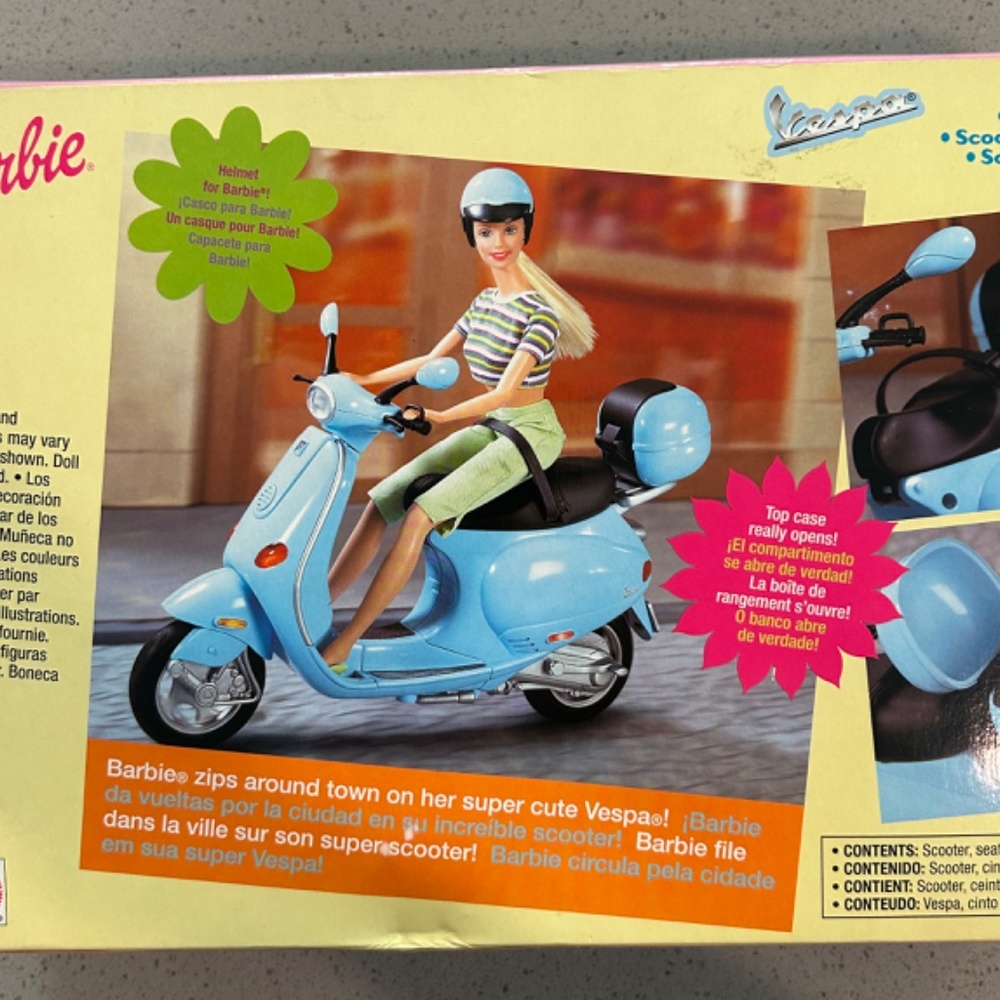 Barbie Vespa toy scooter - Picture 2 of 5